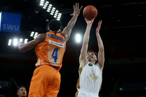 作为乌迪内 作为乌迪内